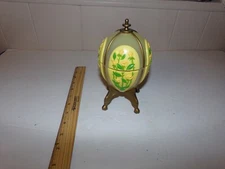 EMPTY FANCY PLASTIC DISPLAY EGG.