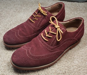 maroon casual shoes