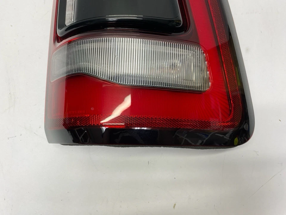 RAM 1500 2019-2024 pasajero LED luz trasera lámpara derecha con punto ciego OEM 68262532AH Foto 3 de 4