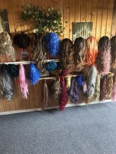 12 Perücken und 24o Haarteile   Zöpfe Anste...