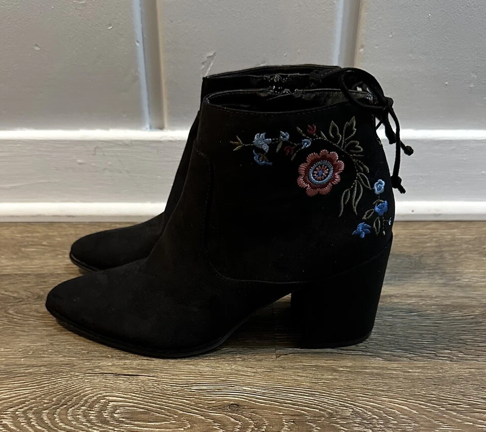 Unisa Floral Embroidered Booties Black Faux Suede Size 7.5 Women’s Boho Country - Image 2 of 4
