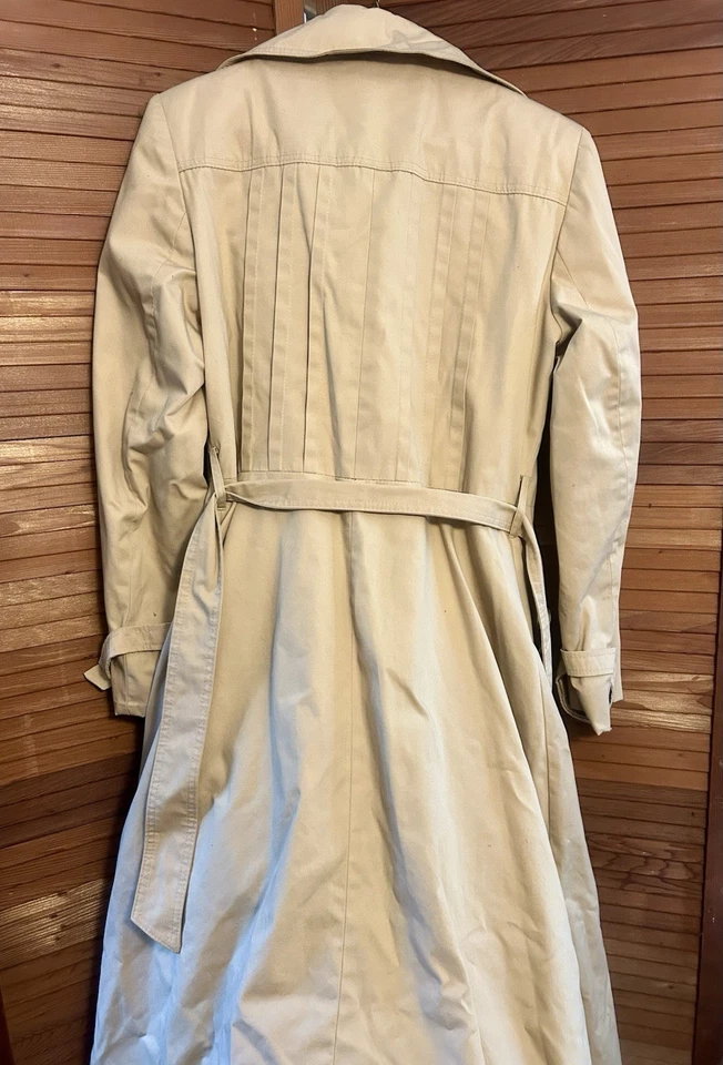 Gabardina para mujer Burberry con forro a cuadros Foto 3 de 4