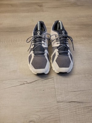 ON Cloud 5 Running Shoe Size 8 Women's  Gray