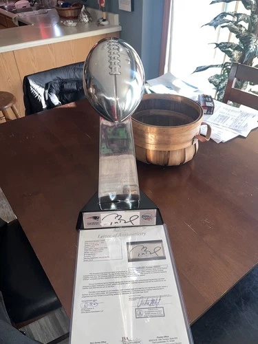TOM BRADY AUTOGRAPHED NEW ENGLAND PATRIOTS SUPER BOWL 36 TROPHY FULL JSA LOA!!!