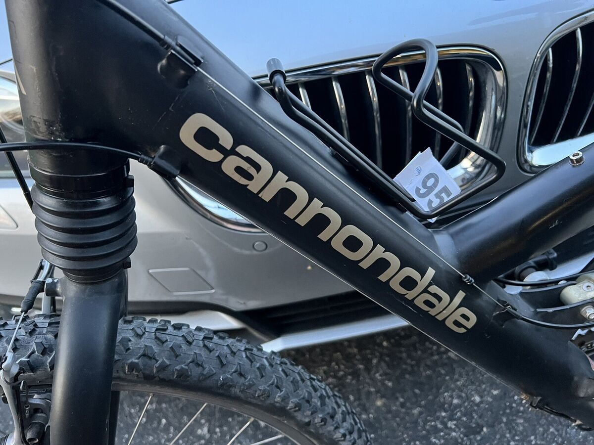 Rare Vintage Cannondale Super V 2000 - Matte Black Carbon Rare Vintage Cannondale Super V 2000 - Matte Black Carbon