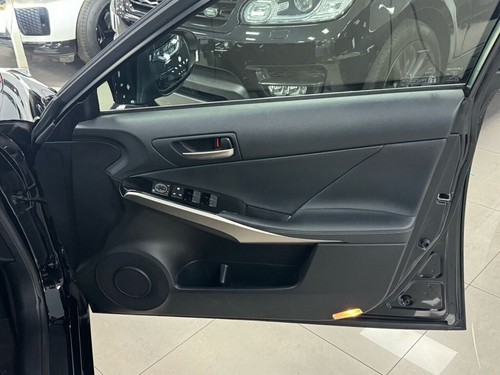 2019 69 LEXUS IS 2.5 300H SALOON 4DR PETROL HYBRID E-CVT EURO 6 (S/S) (223 PS) - Picture 9 of 24