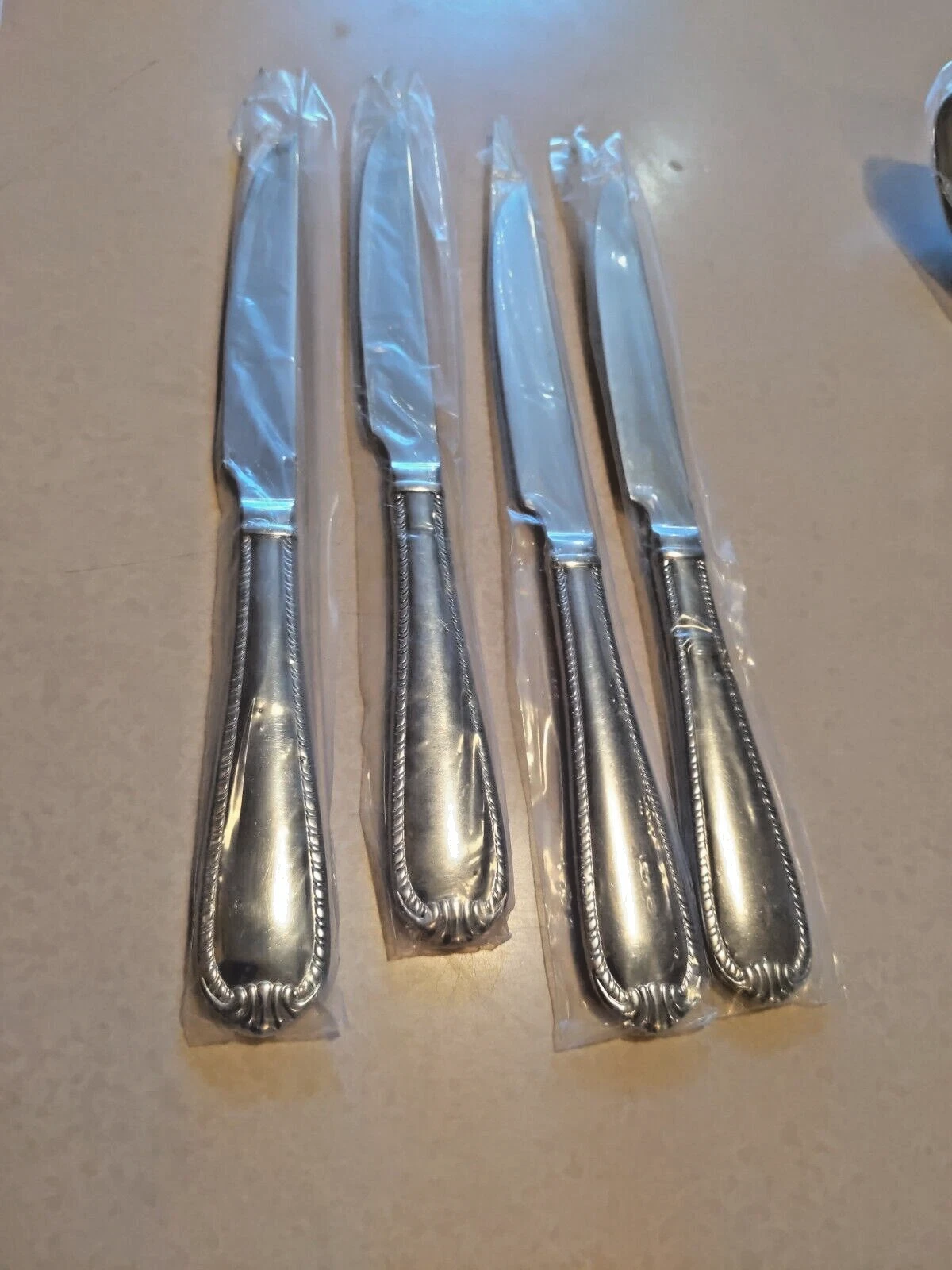 Reed & Barton DOMAIN 12 SERRATED STEAK KNIVES STAINLESS STEEL NEW 18/10