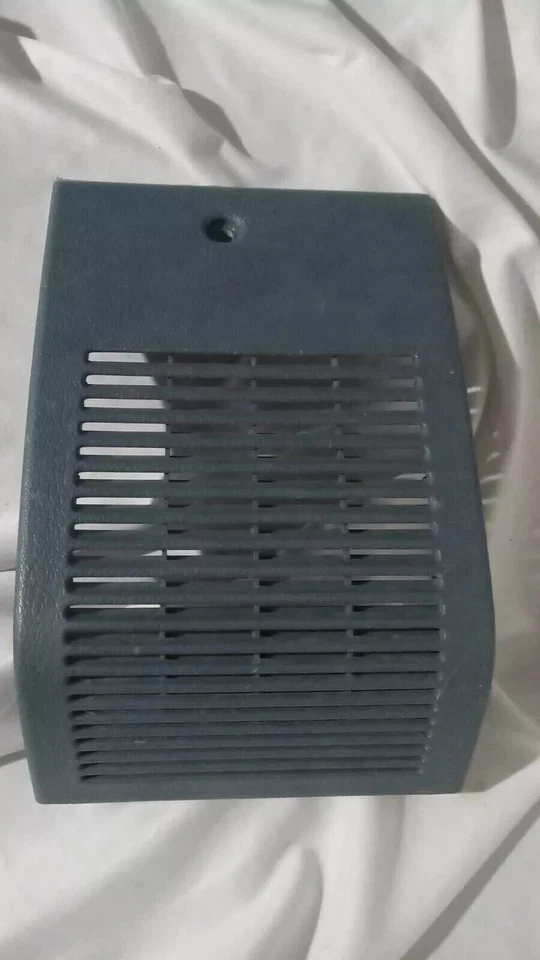 Pickup Isuzu 1985-1995 panel de ajuste inferior lado de pasajeros OEM Foto 2 de 4