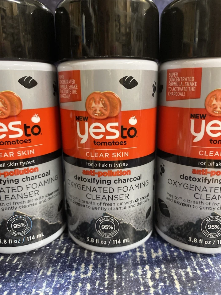 Limpiador en espuma oxigenada con carbón anticontaminación Yes To Tomates 3,8 oz ea Foto 4 de 4