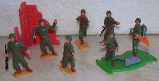 Timpo WW2 American Flame Thrower set with wall and 5 figures