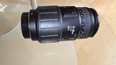 Sigma Objektiv 70-300mm 1:4-5.6D Apo Macro für Nikon