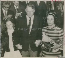 1968 Elizabeth Taylor American Actress London Leave Nursing Home Wirephoto 5X7