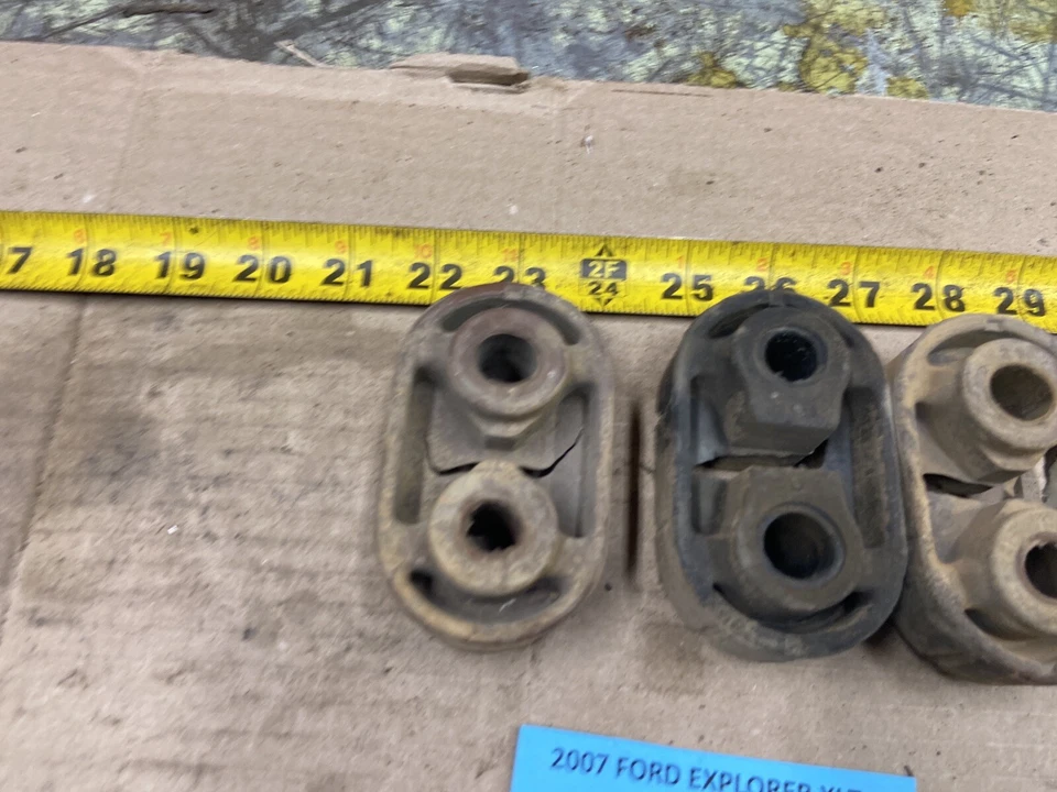 Juego de 3 aisladores de suspensión de escape Ford Explorer 2006-2010 Foto 3 de 4