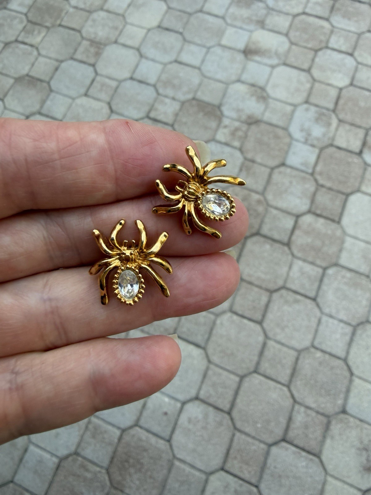 Vintage Avon Spider Stud Earrings Gold Tone Clear Rhinestone Insect Halloween
