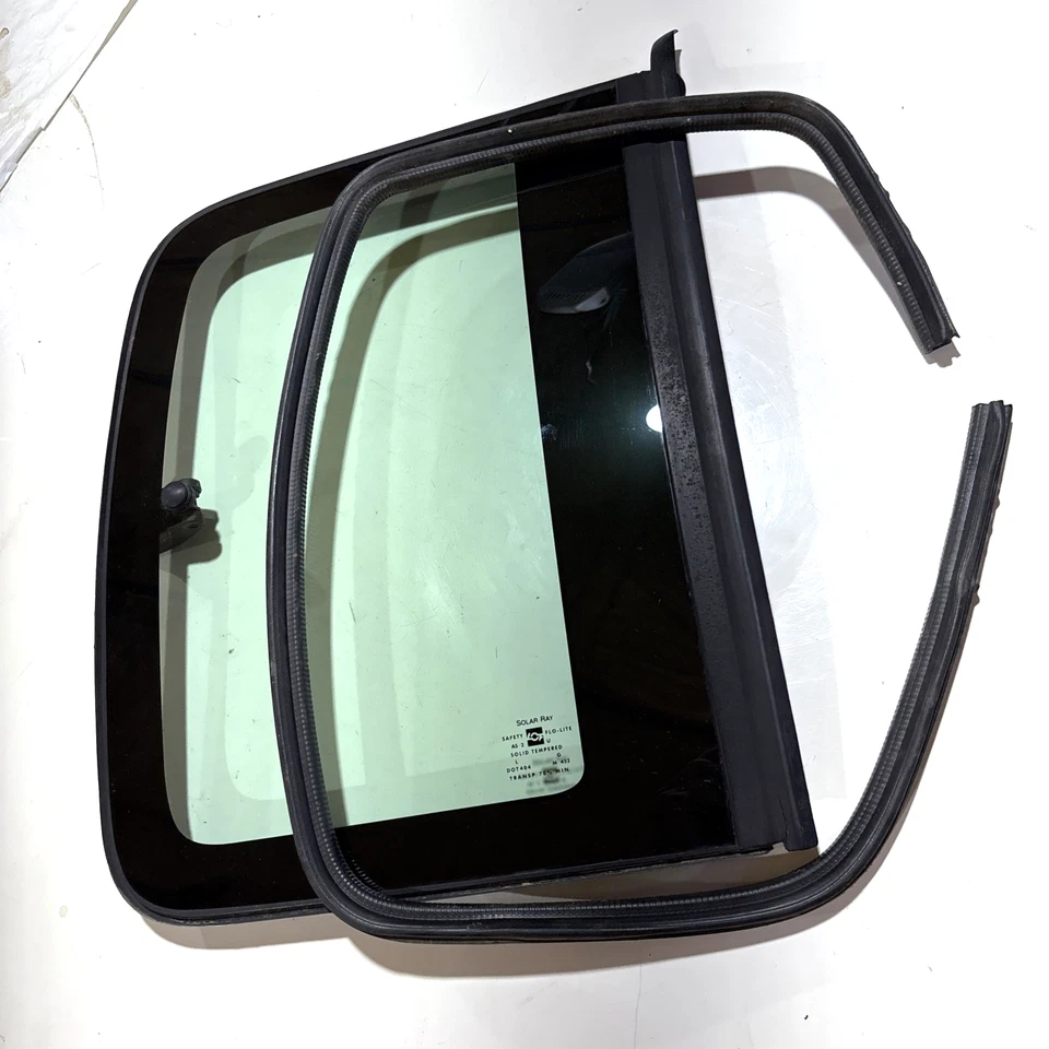 Chevrolet S-10 1994-2004 (GMC Sonoma) cuarto derecho ventana de ventilación de vidrio (pasajero) Foto 2 de 4