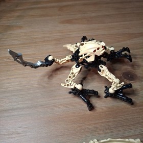 LEGO BIONICLE: Zesk (8977) Figure With Base 