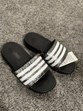 Sandali slip-on Adidas Adilette comodi unisex bambini slide 12K nero bianco FY8836