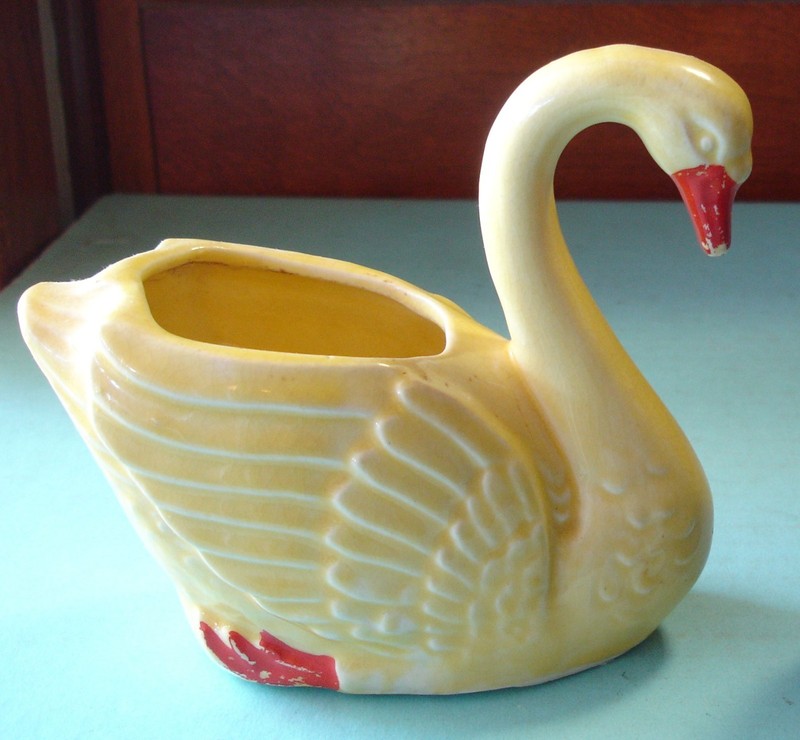 BRUSH U.S.A. Swan Planter Yellow w Orange Beek & Feet VG