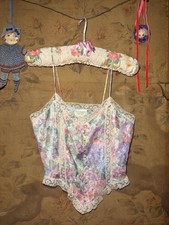 Gorgeous Lace Floral Victoria s Secret Gold L...