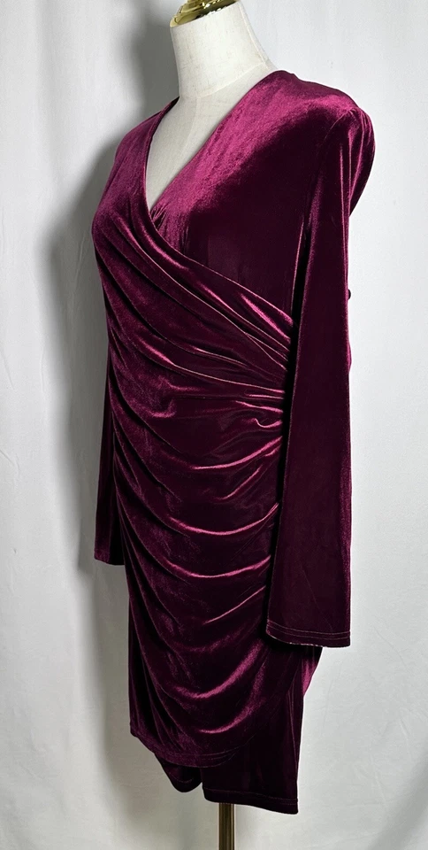 Vestido Alex Marie 22W ceñido al cuerpo manga larga terciopelo rojo caoba nuevo con etiquetas $188 Foto 4 de 4