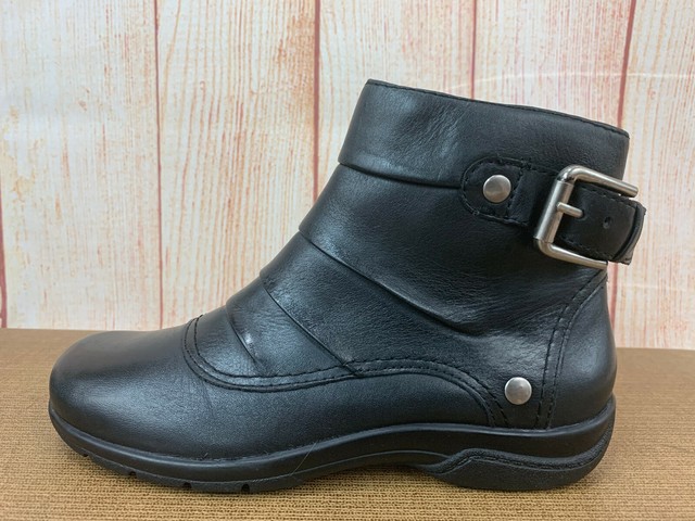 clarks zip up boots