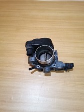 VW Passat 3B 1,6 Benzin Drosselklappe Drosselklappenstutzen  06B133062F
