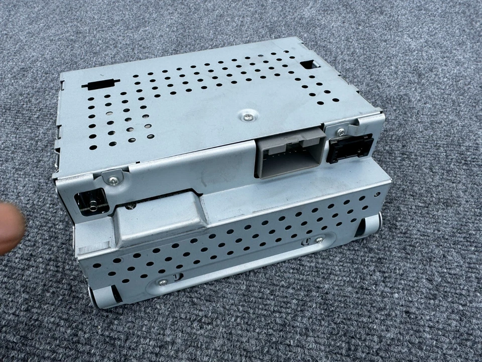 CD PLAYER AM FM RADIO 6 CD CHANGER 6G9N18C815 JAGUAR XKR XK (2007-2011) OEM - Image 3 of 4