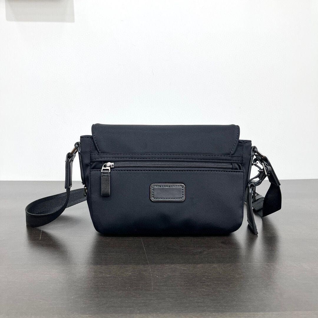 TUMI HARRISON Person Crossbody Bag Shoulder Bag Black Outlet TUMI HARRISON Person Crossbody Bag Shoulder Bag Black Outlet
