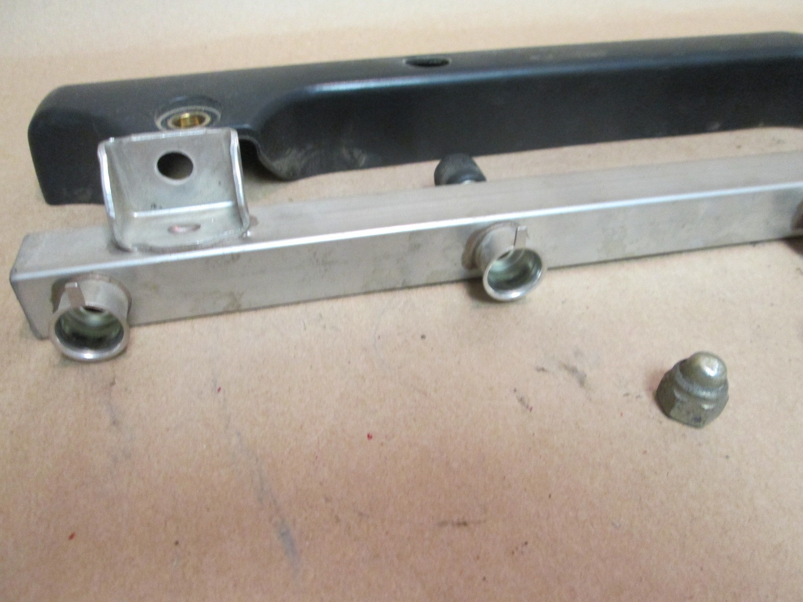 Maserati Coupe - Gransport - Quattroporte  LH Fuel Injector Rail / Tube  197845