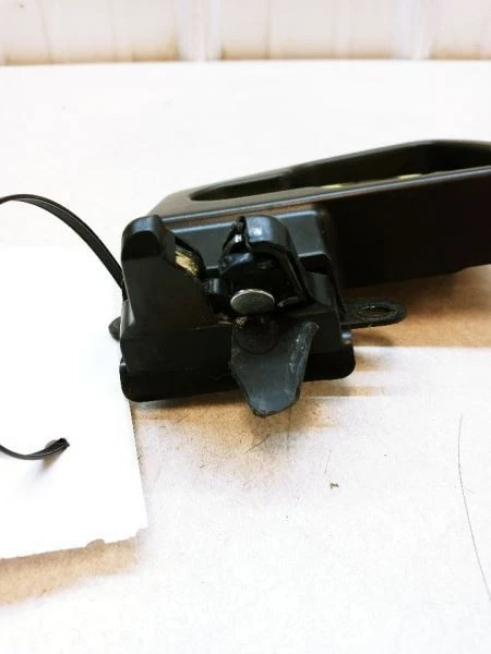 2001 TOYOTA PRIUS TRUNK LID LOCK ACTUATOR PULL ASSEMBLY OEM USED TESTED  - Image 2 of 4