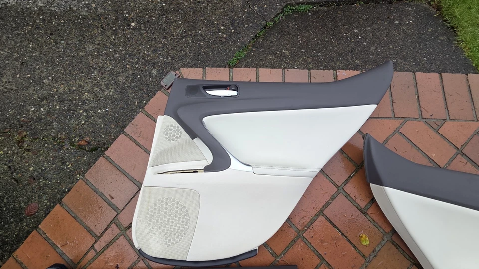 06-13 Juego completo de paneles de puerta delanteros y traseros beige Lexus IS250 IS350 Foto 2 de 4