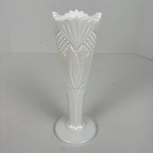 Vintage Westmoreland Diamond Starburst Milk Glass Scalloped Vase 8.5"