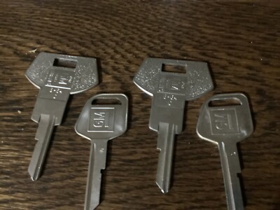 2 Sets GM Key Blanks B 64C And D New Uncut