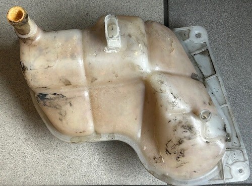 VW Audi 2.5 TDI BAU Ausgleichsbehälter Kühlwasserbehälter 4B0121403