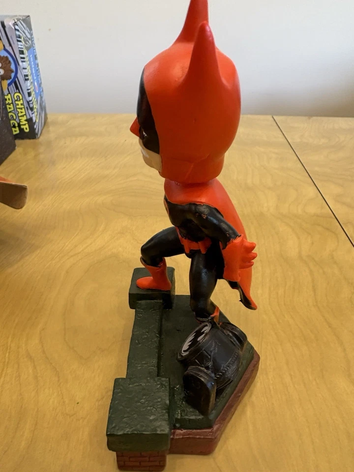 SF GIANTS BATMAN BOBBLEHEAD 80 Aniversario SGA Con Caja Foto 2 de 3