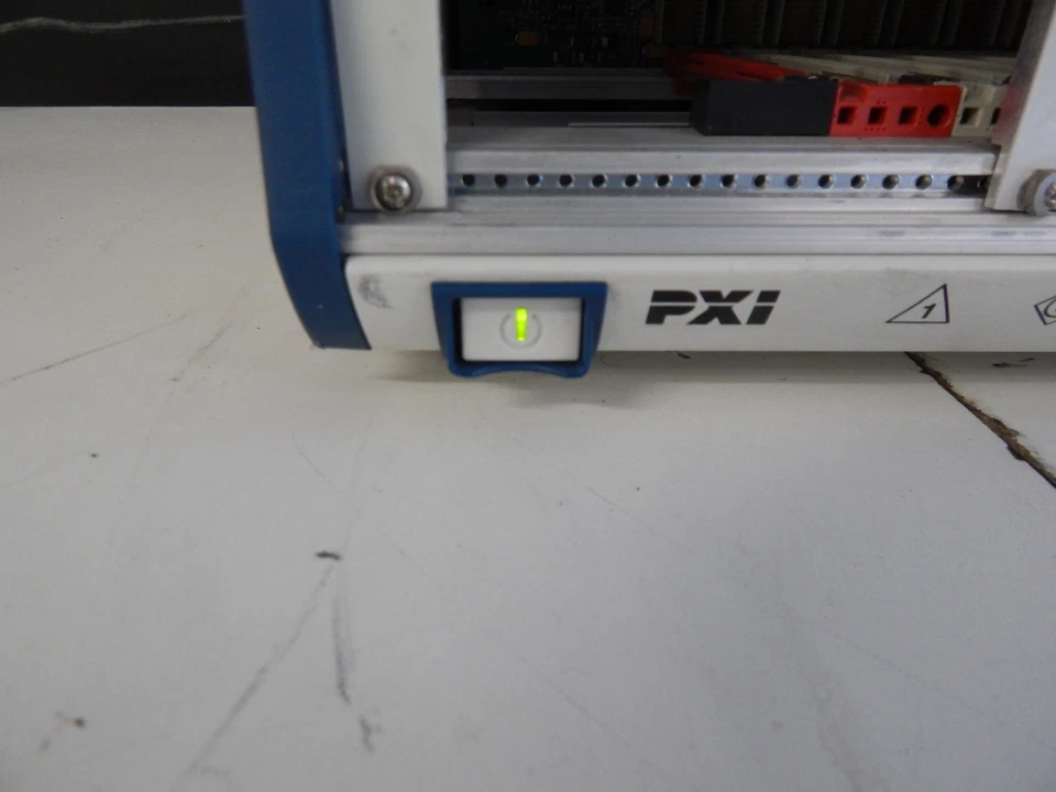 ^^ NATIONAL INSTRUMENTS Ni PXI-1042Q 8 Schlitz Chassis (TJD67) - Bild 3 von 4