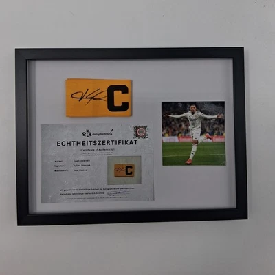 Kapitänsbinde Kylian Mbappe signiert im Rahmen Real Madrid COA Neu Autogramm  - Bild 1 von 4