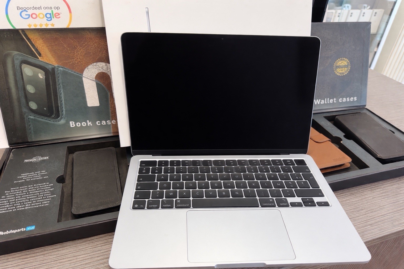 Apple MacBook Air M4 13” 16GB 256GB 100% Battery Like New 2025