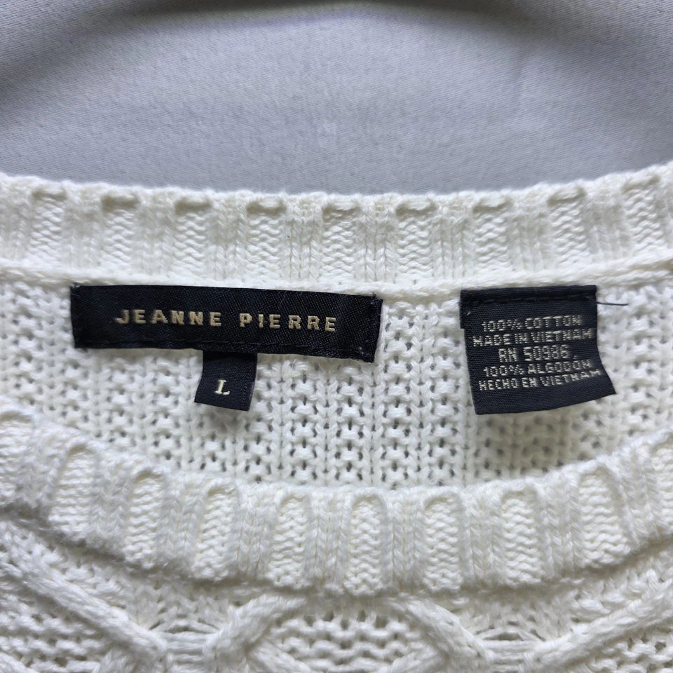 Suéter tejido con cable crema Jeanne Pierre para mujer talla grande Foto 3 de 4