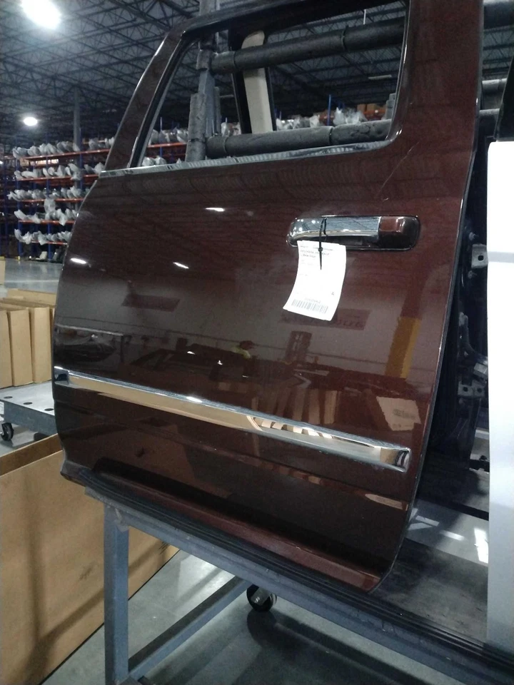 Conjunto de puerta trasera izquierda usado lado trasero se adapta a: camioneta Ram Dodge 1500 2015 eléctrica Foto 3 de 4