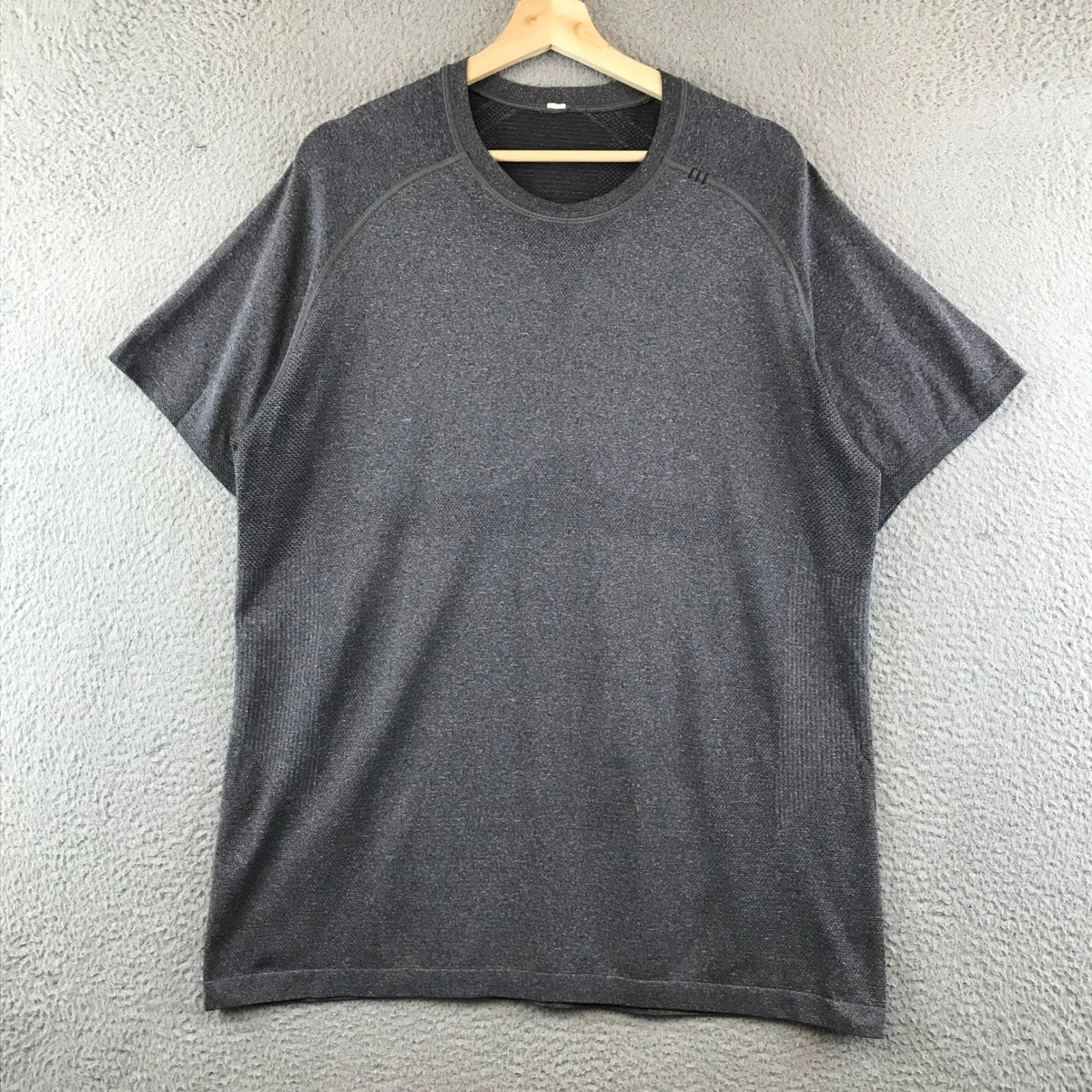 Lululemon Mens Gray Textured Short Sleeve Athletic T Shirt Top XL