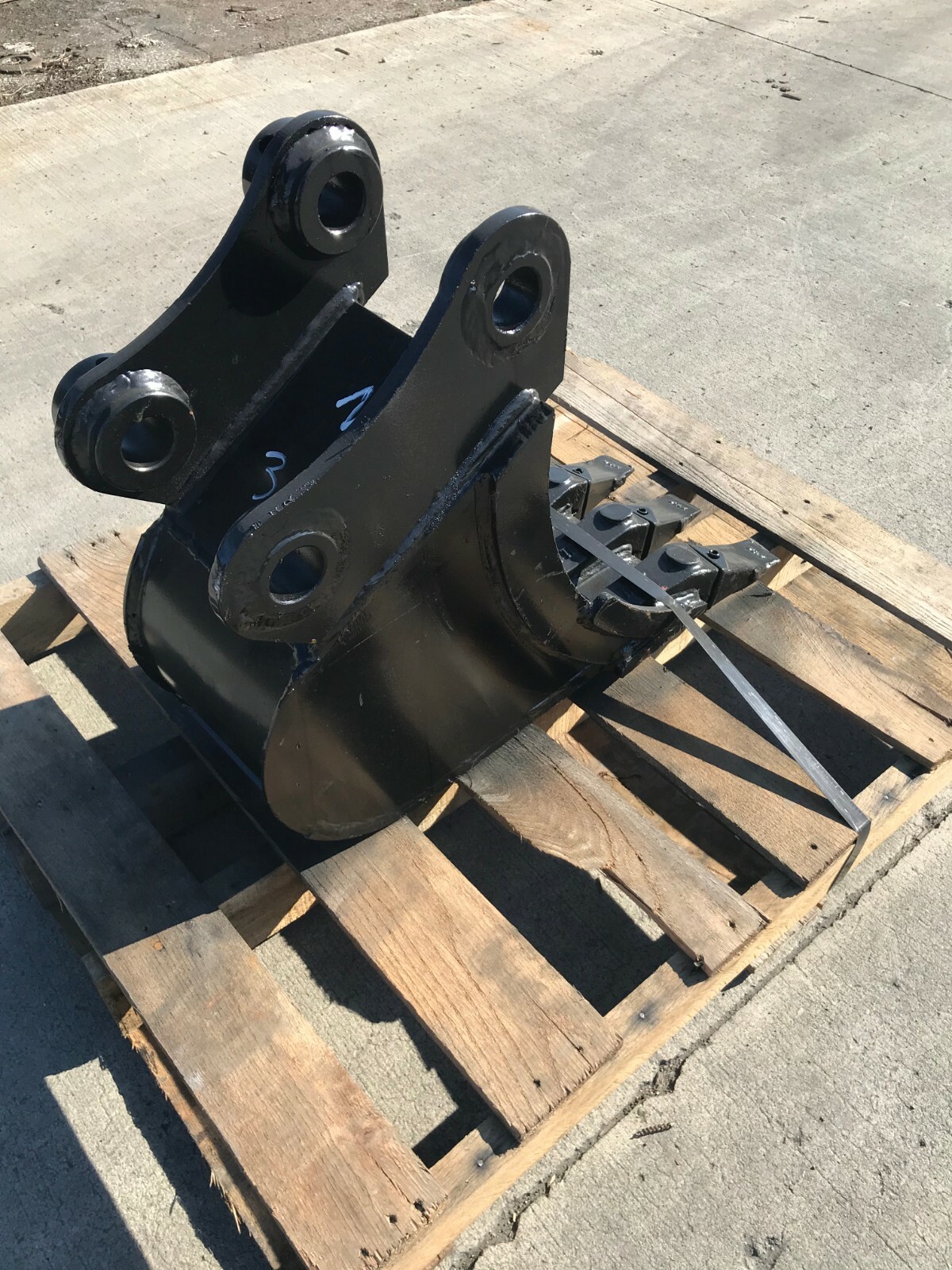 New 12" Excavator Bucket for a Yanmar VIO35 with Coupler Pins eBay