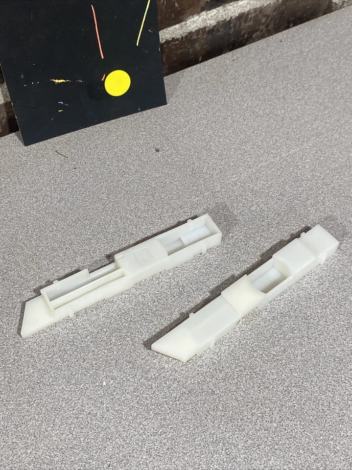 * 2 件装 * Thomas / Amtran / Midbus 车窗闩锁 Rh 右侧。 TBB 85450081 保修 & 延长技术支持 — 第 2/2 张图片