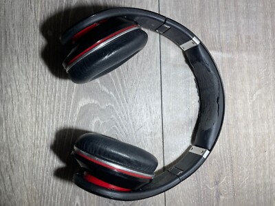 Beats by Dr. Dre Studio 1st Gen Black Red Wired Headphones Beats by Dr. Dre Studio 1st Gen Black Red Wired Headphones