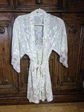 VTG VAL MODE White Satin 2 Pc Lace Flower Trim Chemise Nightgown  Robe Set Sz P