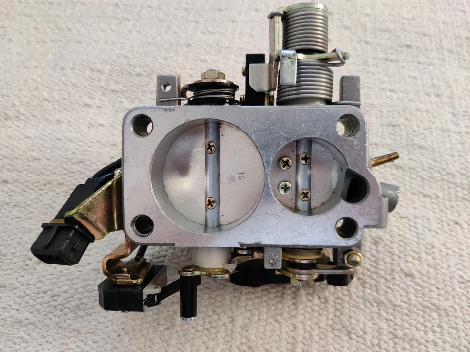 NUEVO Audi Passat 80 90 100 Cuerpo Válvula Acelerador Cupé 81 85 89 Tipo 44 034133063BN Foto 2 de 4