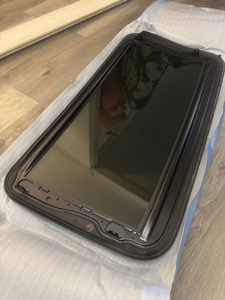 Subaru Outlander Sunroof Window Glass 65430AL010 BRAND New - Image 2 of 4