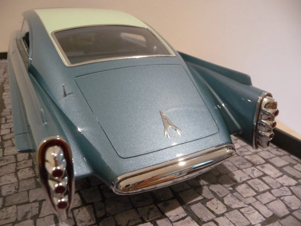 MINICHAMPS 1/18  1956 CHRYSLER "NORSEMAN", CONCEPT CAR.  MINT BOXED - Image 4 of 4
