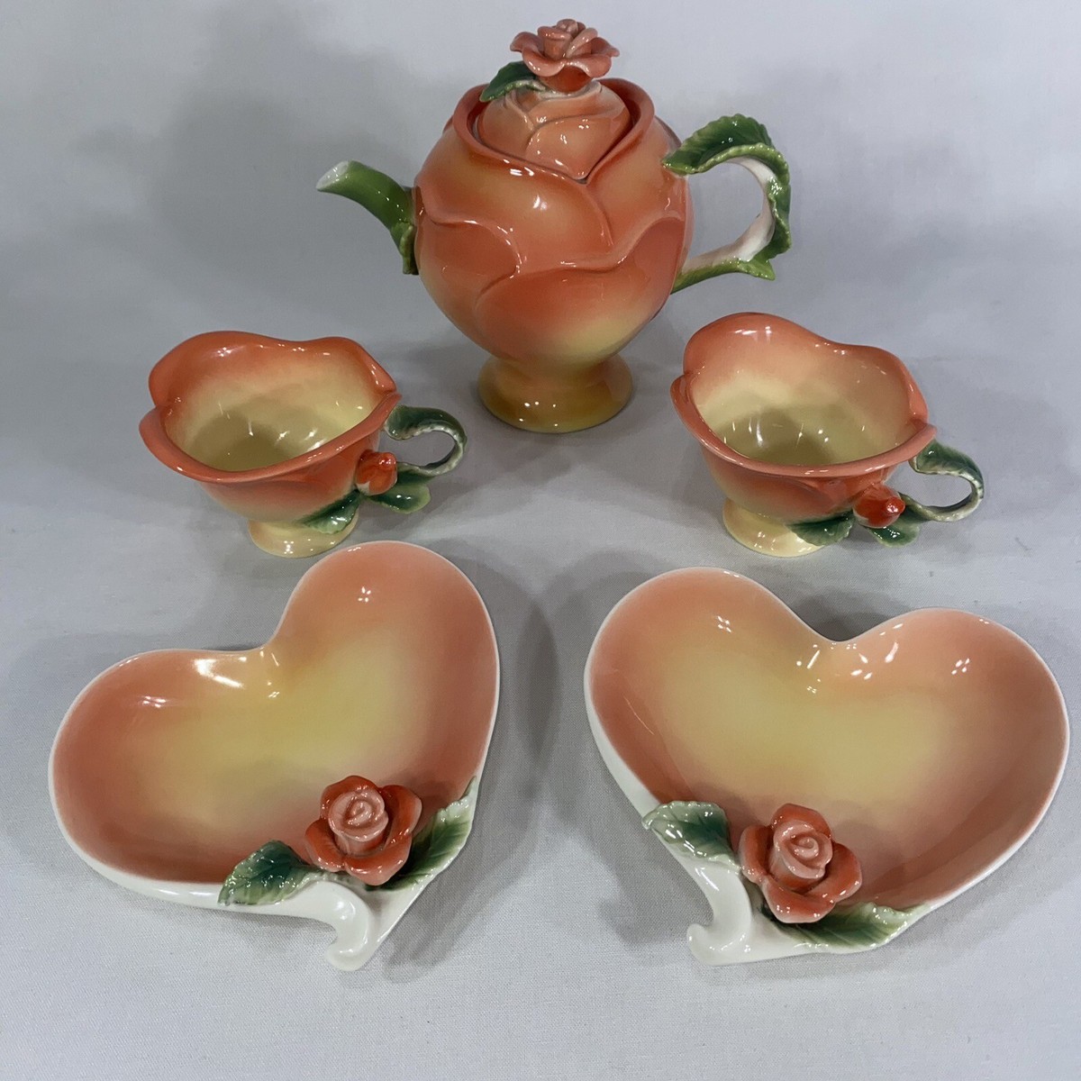 Sorelle 3D ROSES Fine Porcelain Tea Set Teapot 2 Cups & 2 Saucers