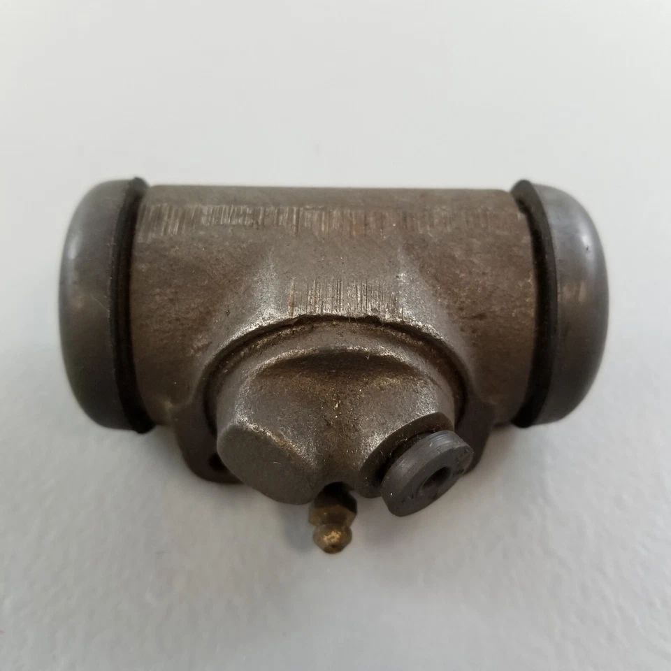 Новый из старых запасов цилиндр переднего барабанного тормоза колеса EIS EW71113 подходит для Jeepster 1968-71 годов выпуска - Изображение 2 из 3